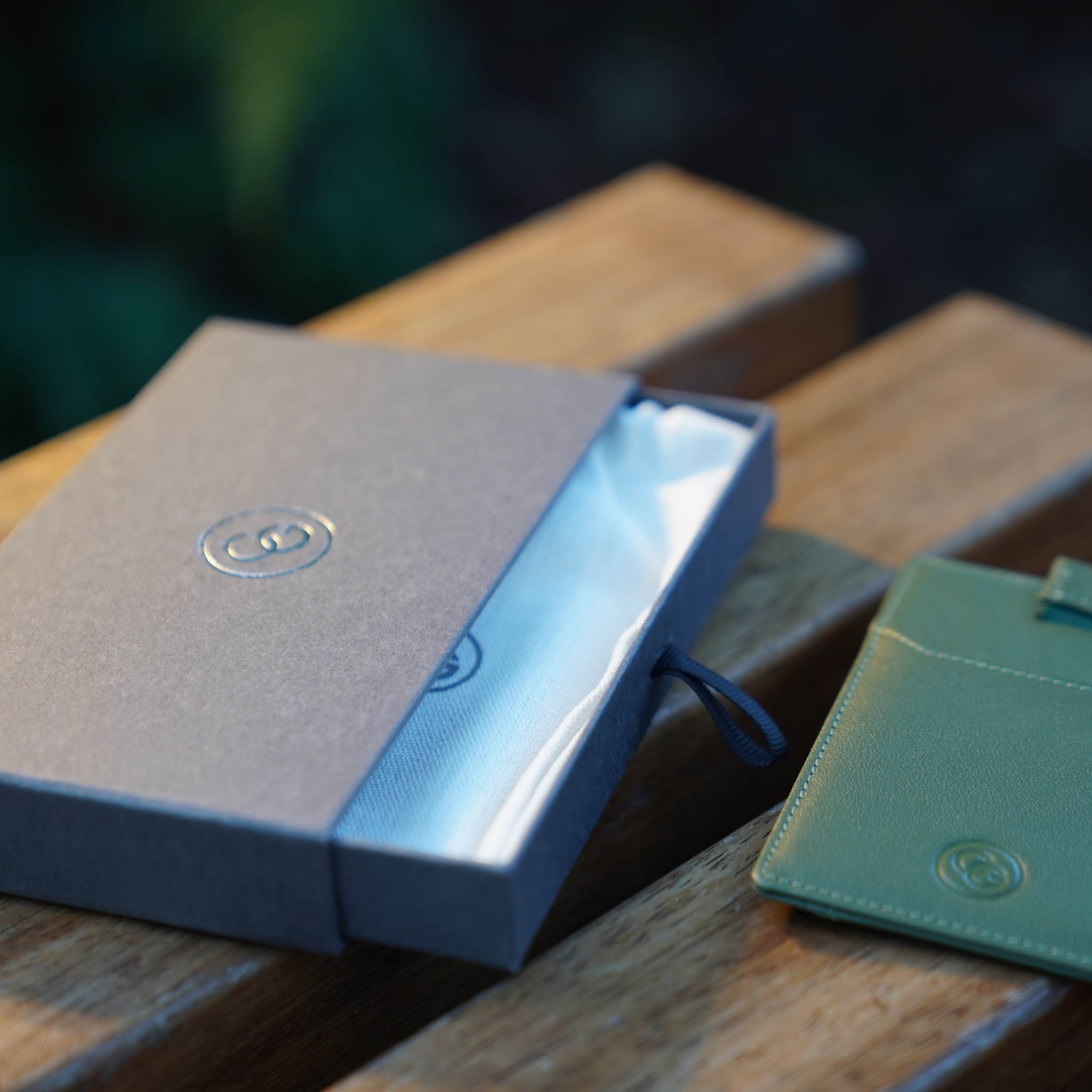minimalist green RFID wallet for men gift boxed